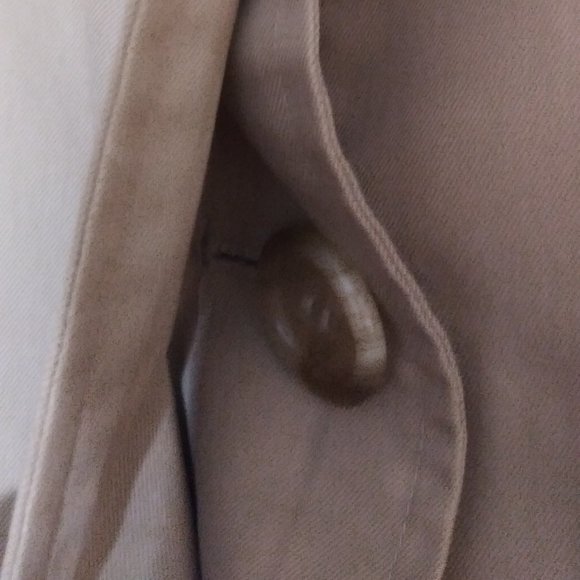 Burberry Raincoat Very Tailored with Hidden Button Sleek and Corporate Finish - Picture 4 of 6